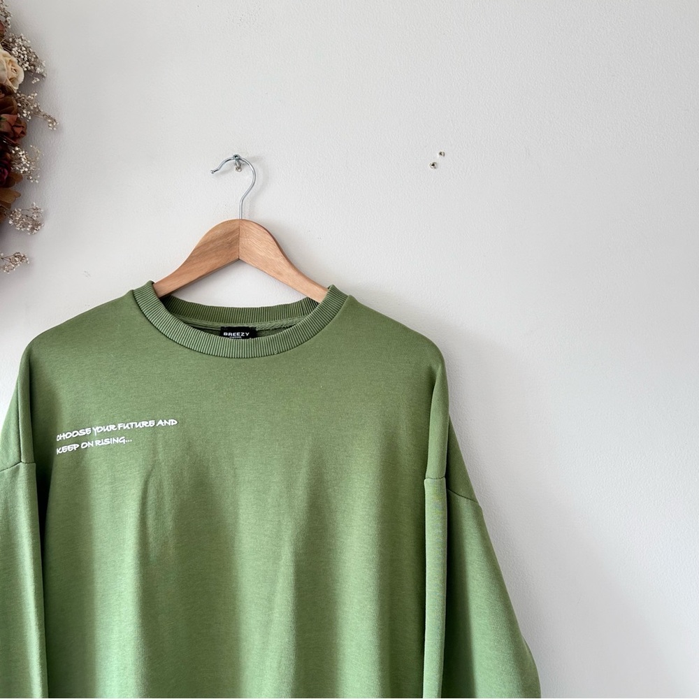 BREEZY | Men’s Graphic Crewneck Sweater